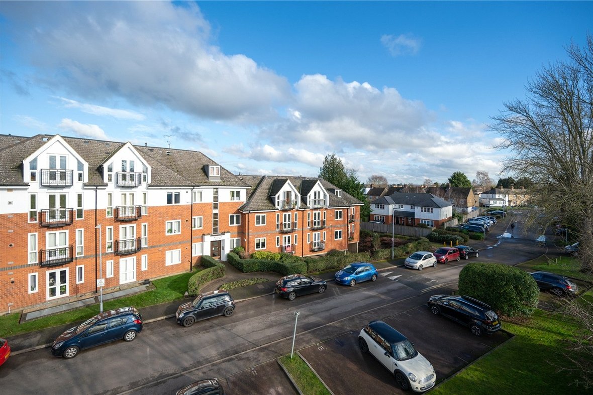 2 Bedroom Apartment To LetApartment To Let in Windsor Court, Park View Close, St. Albans - View 10 - Collinson Hall