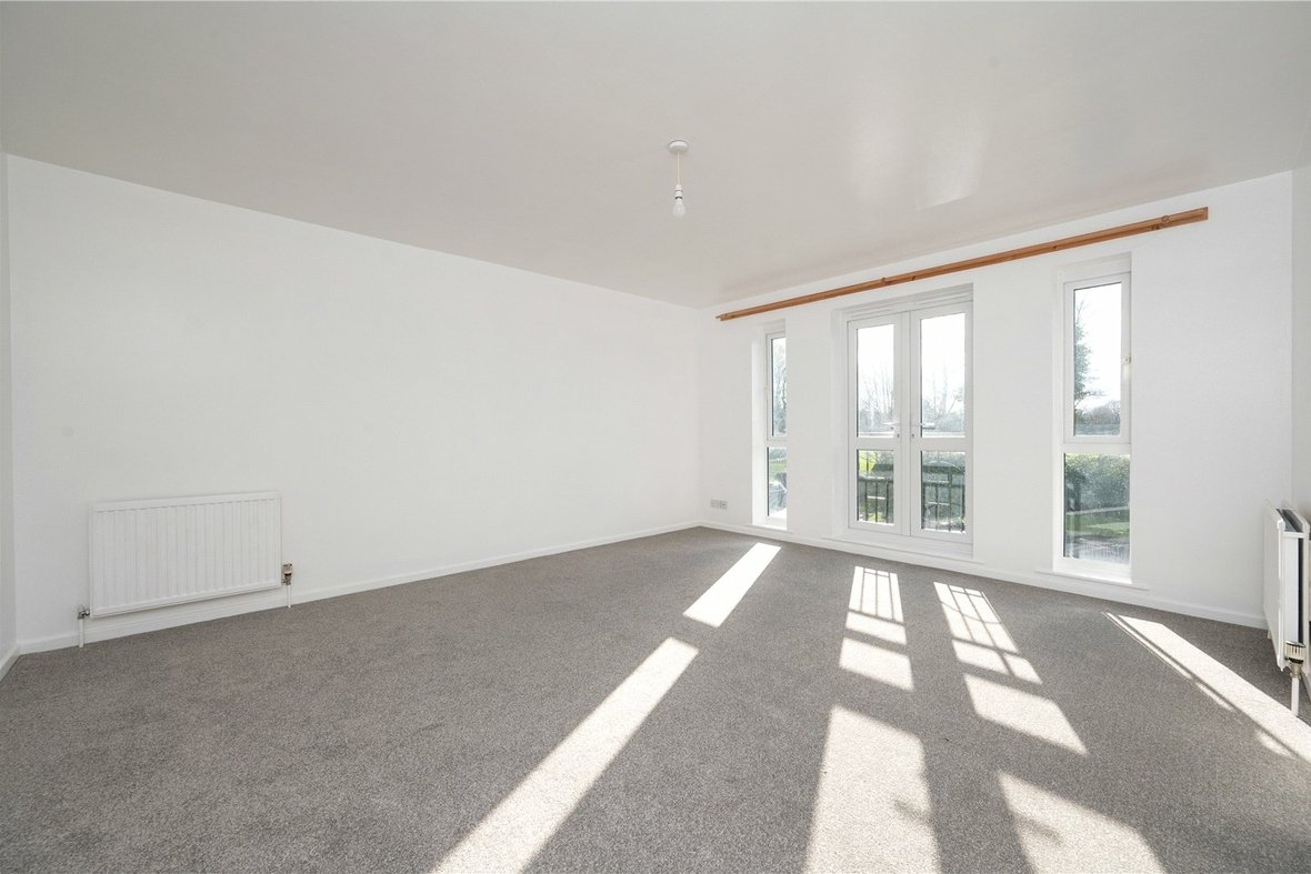 2 Bedroom Apartment To LetApartment To Let in Windsor Court, Park View Close, St. Albans - View 2 - Collinson Hall