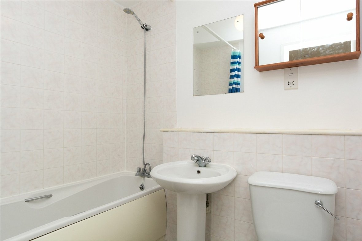 2 Bedroom Apartment Let AgreedApartment Let Agreed in Windsor Court, Park View Close, St. Albans - View 11 - Collinson Hall