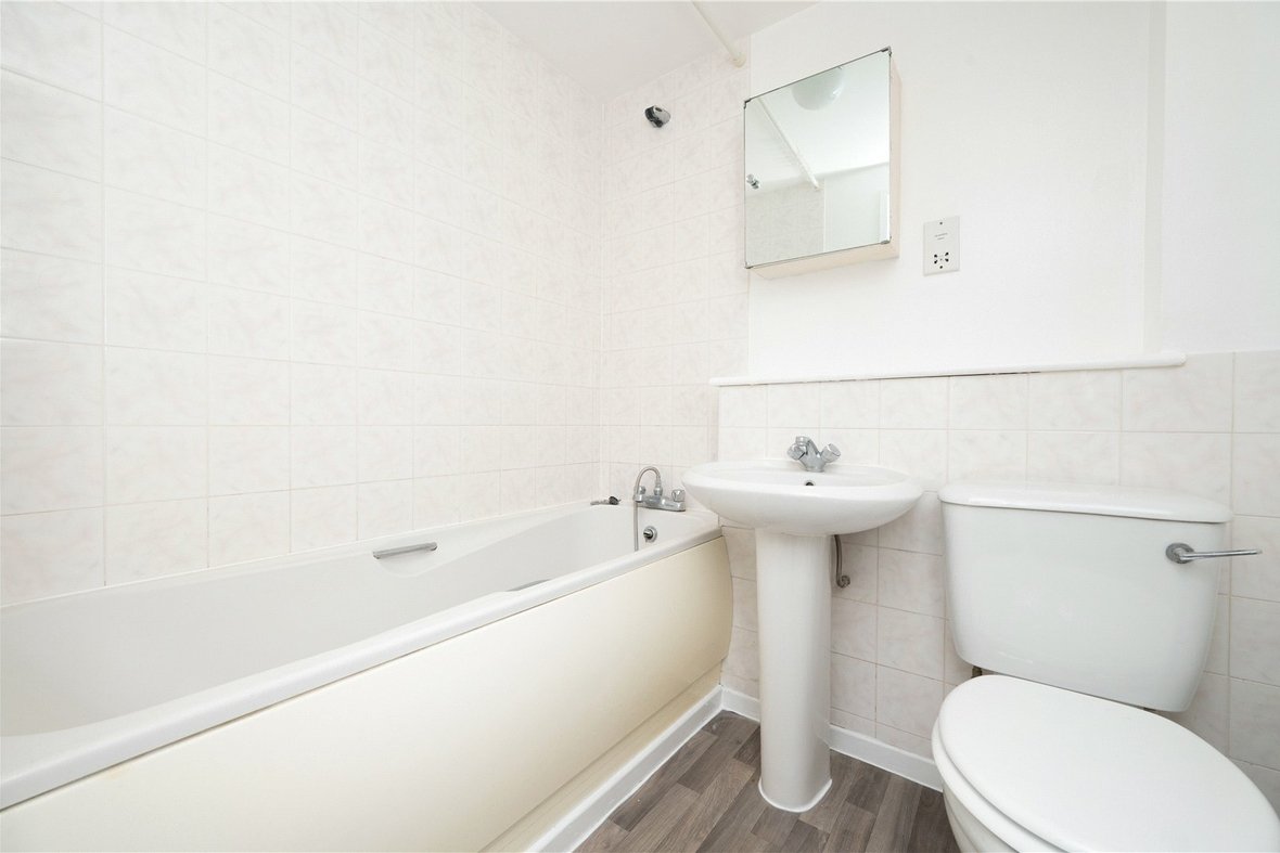 2 Bedroom Apartment To LetApartment To Let in Windsor Court, Park View Close, St. Albans - View 4 - Collinson Hall