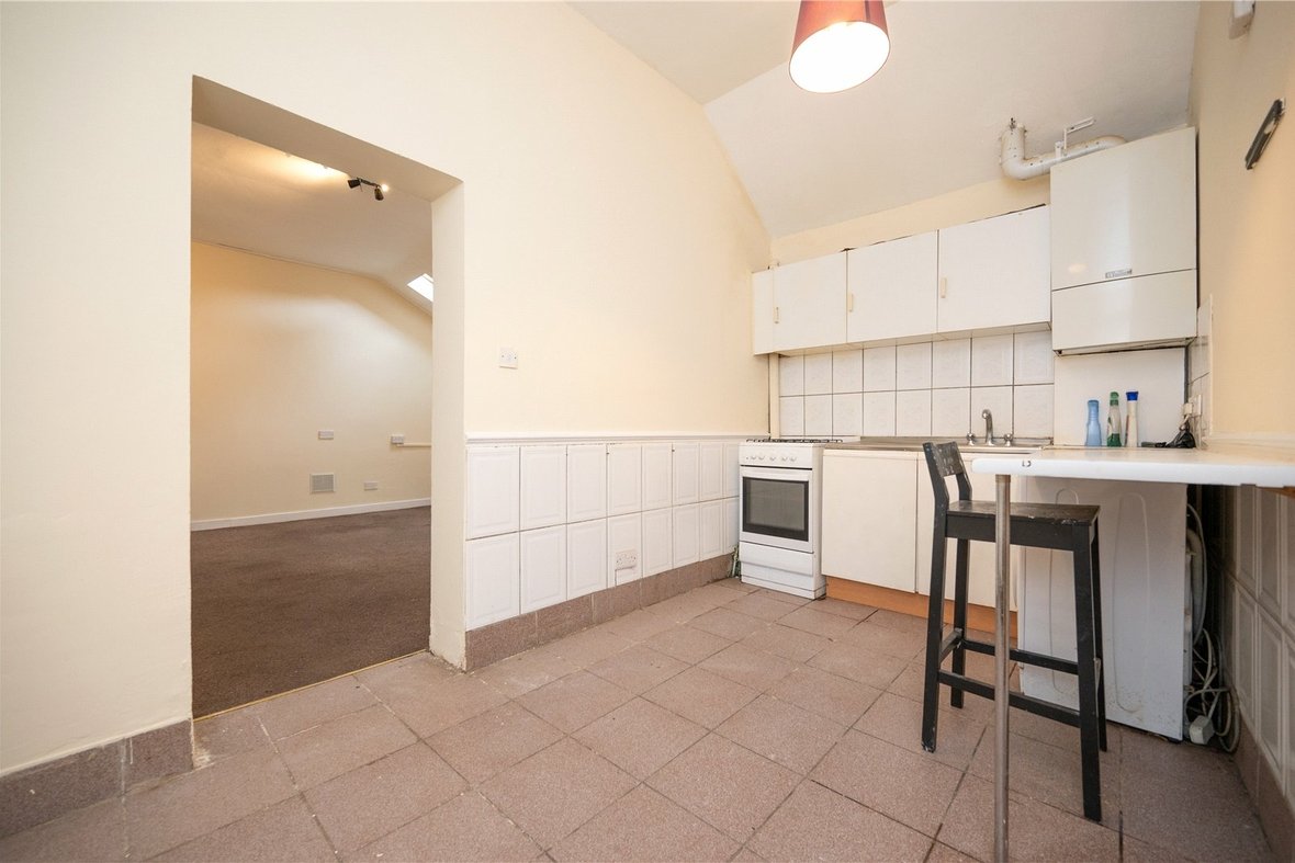 2 Bedroom Maisonette Let AgreedMaisonette Let Agreed in London Road, St. Albans, Hertfordshire - View 5 - Collinson Hall