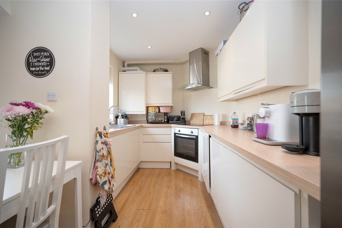 2 Bedroom Apartment LetApartment Let in Grosvenor Road, St. Albans - View 3 - Collinson Hall