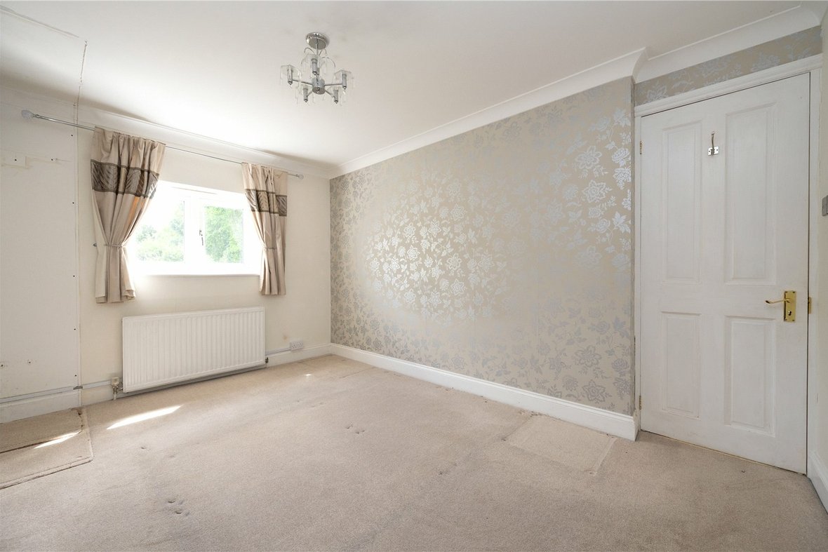 3 Bedroom House LetHouse Let in Batchwood Drive, St. Albans, Hertfordshire - View 4 - Collinson Hall