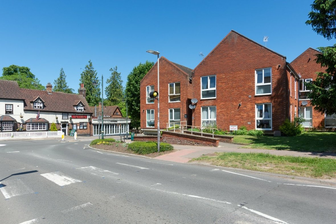 2 Bedroom Maisonette Let Agreed in High Street, Wheathampstead, Hertfordshire - View 10 - Collinson Hall