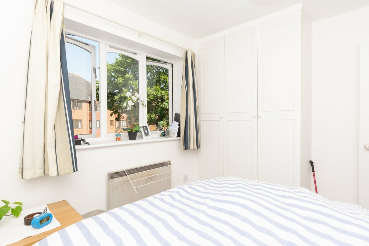1 Bedroom Apartment Let AgreedApartment Let Agreed in Chatsworth Court, Granville Road, St. Albans - View 9 - Collinson Hall
