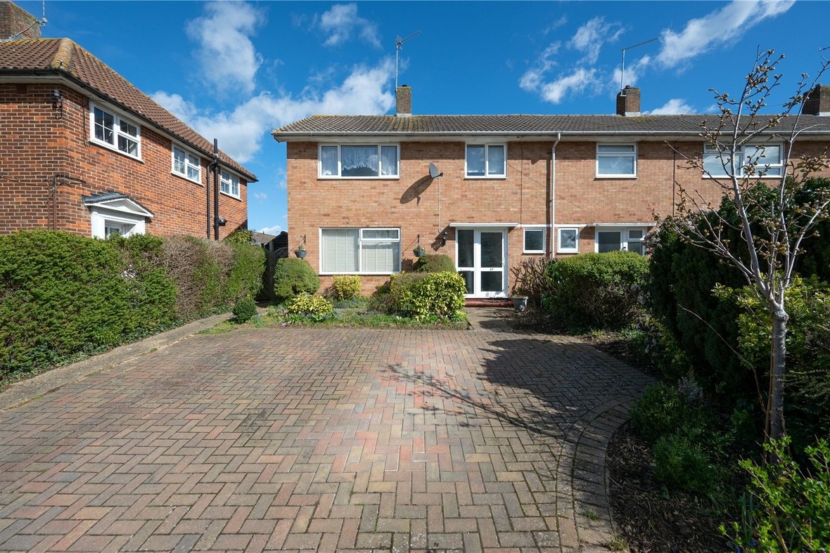 3 Bedroom House Let AgreedHouse Let Agreed in Springfields, Welwyn Garden City, Hertfordshire - View 1 - Collinson Hall