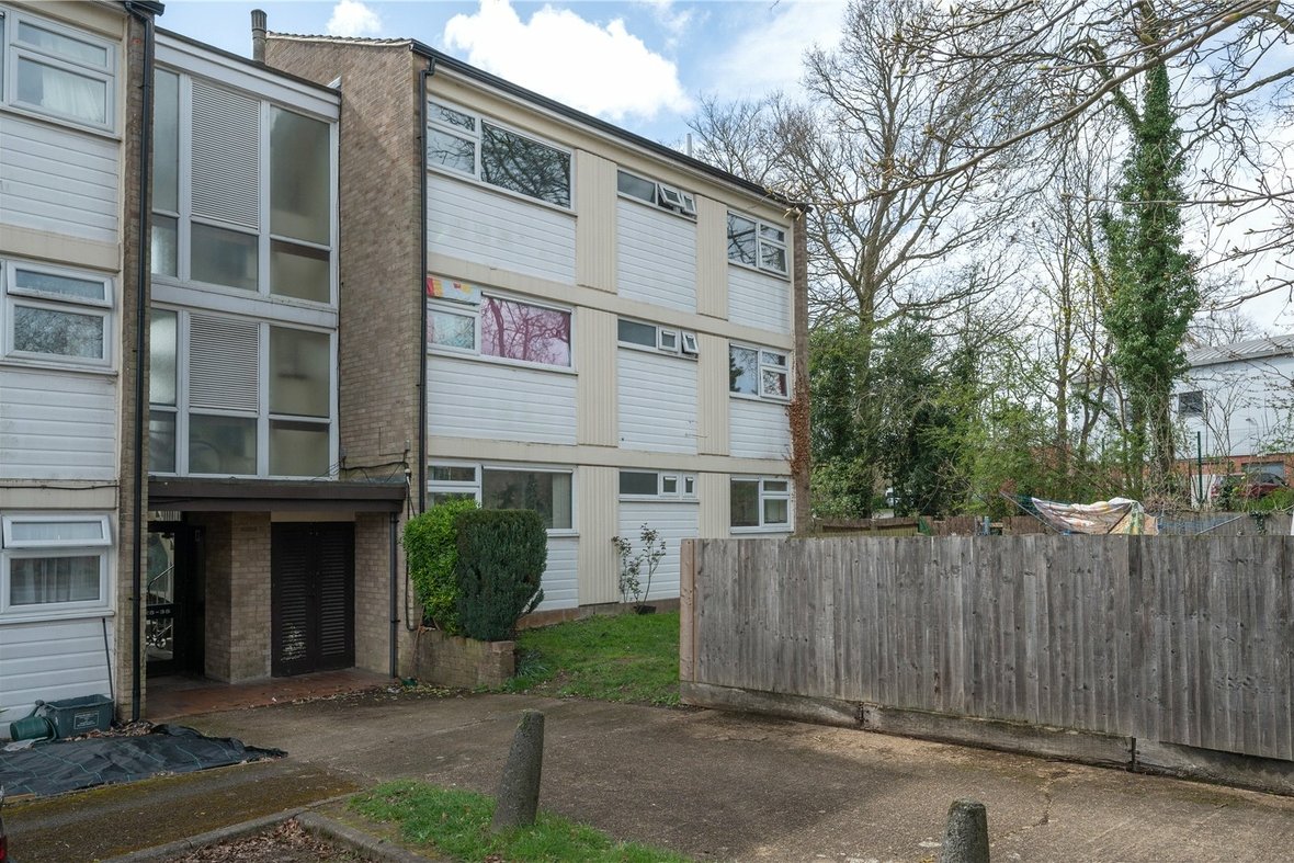 2 Bedroom Apartment Sold Subject to ContractApartment Sold Subject to Contract in Malvern Close, St. Albans, Hertfordshire - View 10 - Collinson Hall