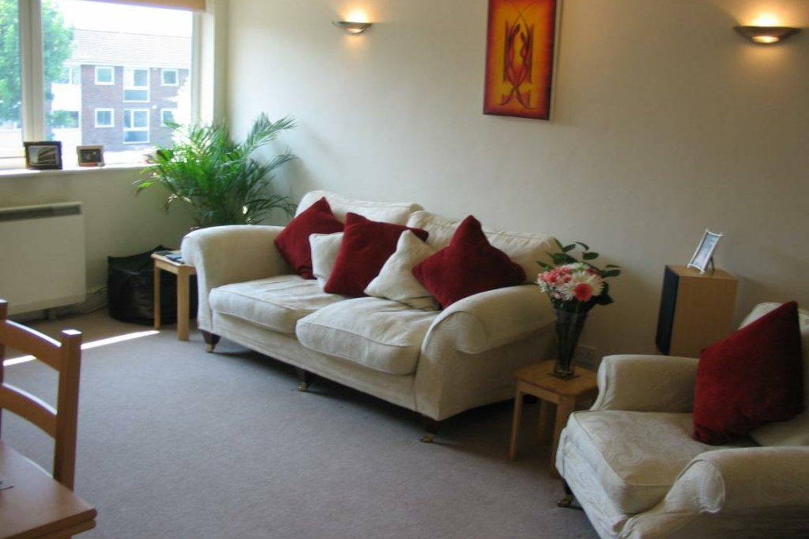 2 Bedroom Apartment Let Agreed in Cedar Court, St. Albans, Hertfordshire - View 3 - Collinson Hall