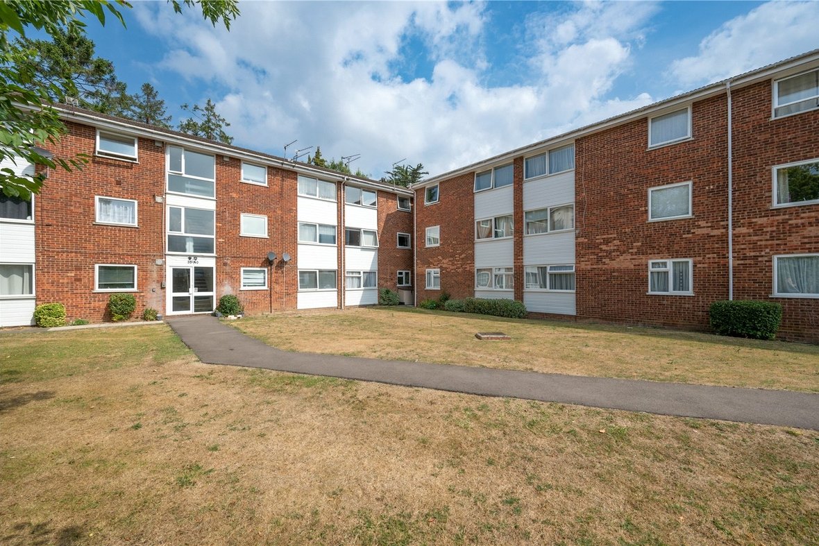 2 Bedroom Apartment Let AgreedApartment Let Agreed in Cedar Court, St. Albans, Hertfordshire - View 1 - Collinson Hall
