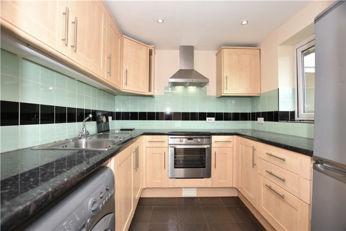 2 Bedroom Apartment Let Agreed in Cedar Court, St. Albans, Hertfordshire - View 2 - Collinson Hall