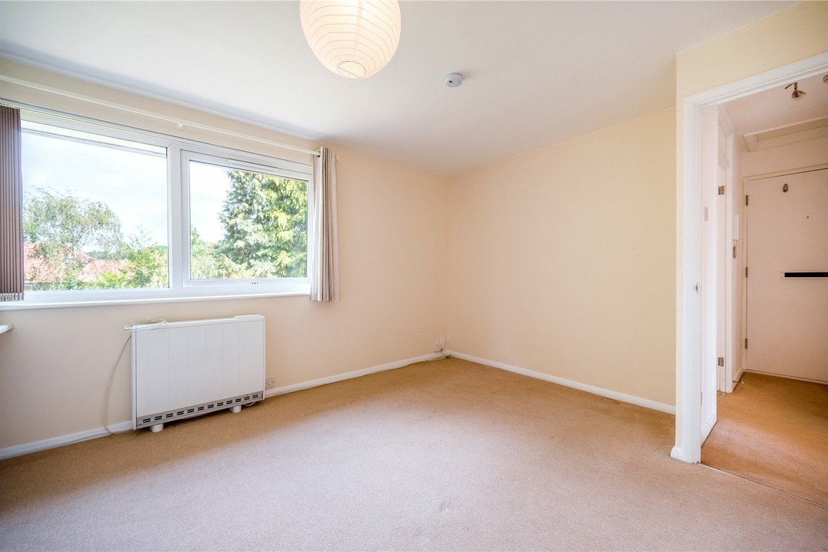 2 Bedroom Apartment Let AgreedApartment Let Agreed in Cedar Court, St. Albans, Hertfordshire - View 8 - Collinson Hall