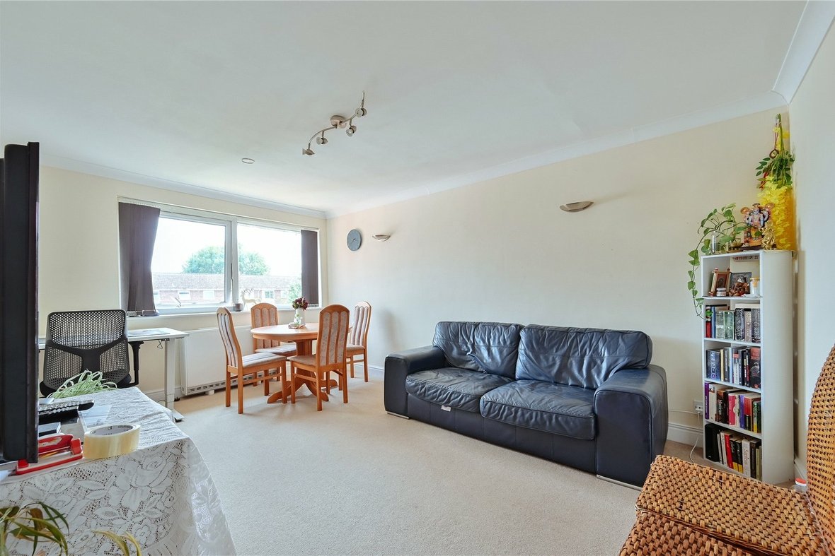 2 Bedroom Apartment Let AgreedApartment Let Agreed in Cedar Court, St. Albans, Hertfordshire - View 19 - Collinson Hall