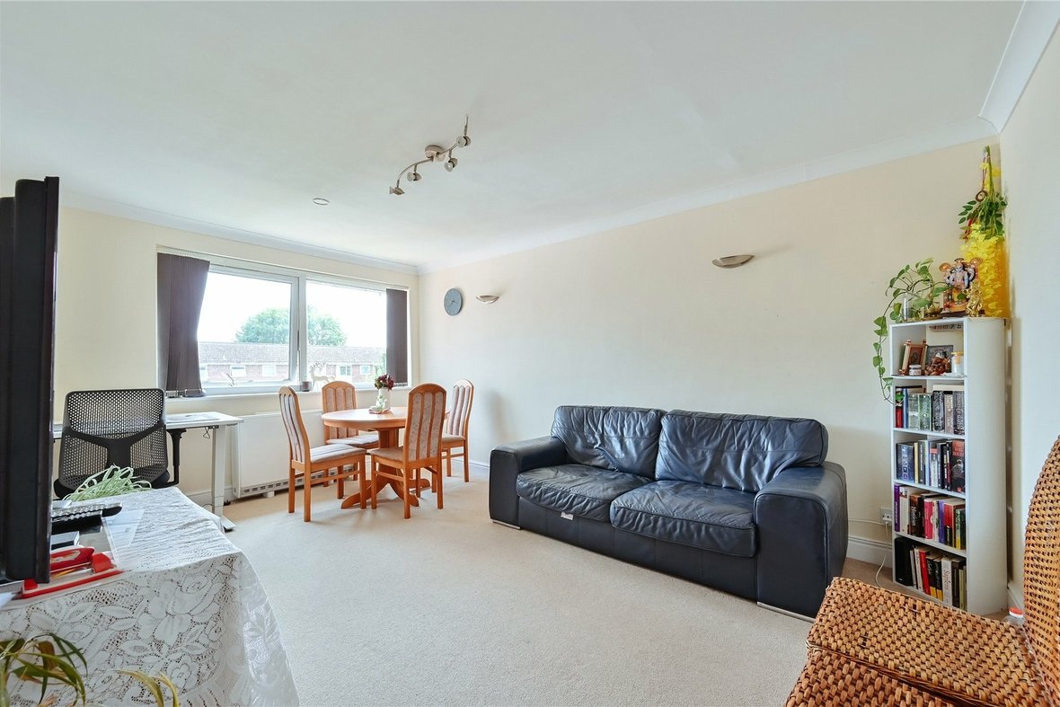 2 Bedroom Apartment Let AgreedApartment Let Agreed in Cedar Court, St. Albans, Hertfordshire - View 20 - Collinson Hall