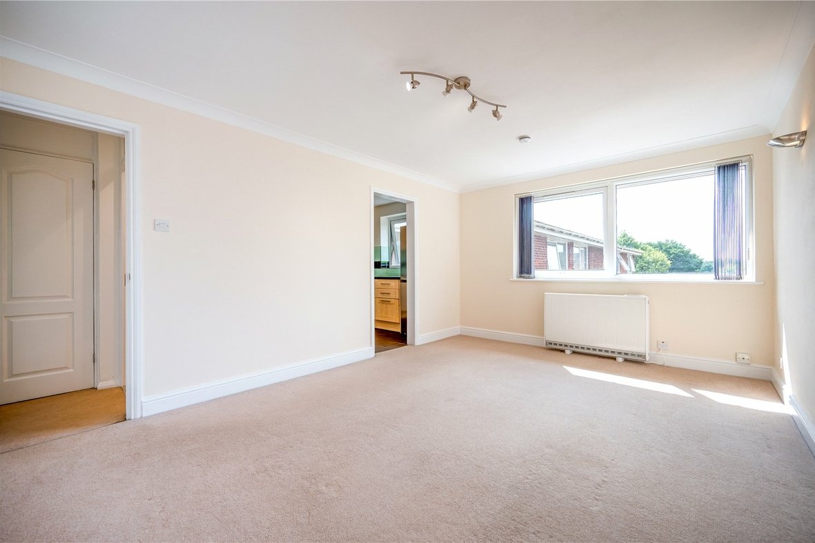 2 Bedroom Apartment Let AgreedApartment Let Agreed in Cedar Court, St. Albans, Hertfordshire - View 2 - Collinson Hall