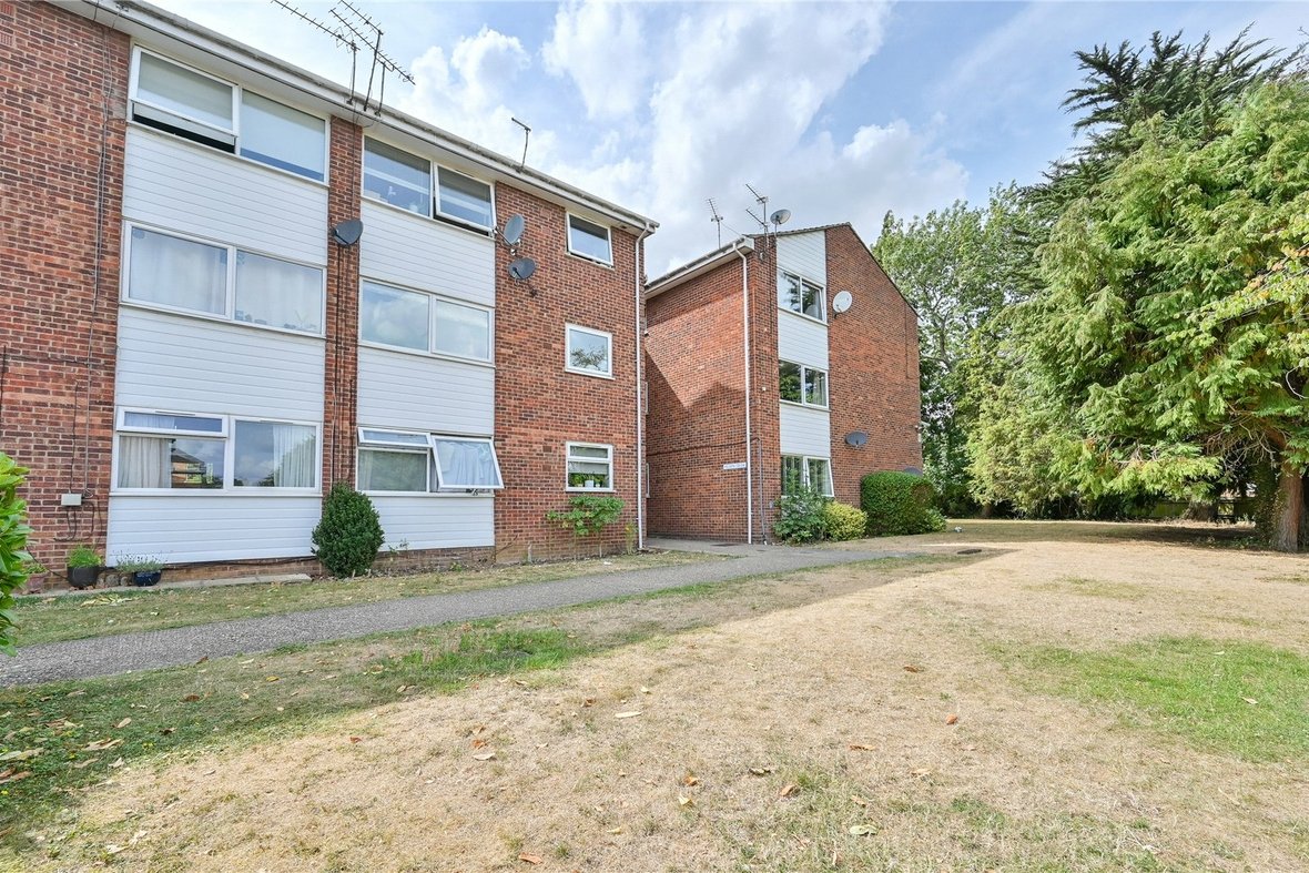 2 Bedroom Apartment Let AgreedApartment Let Agreed in Cedar Court, St. Albans, Hertfordshire - View 13 - Collinson Hall