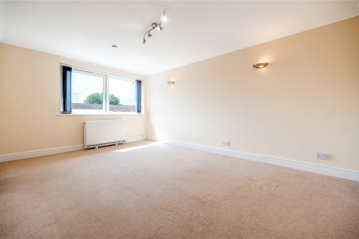 2 Bedroom Apartment Let AgreedApartment Let Agreed in Cedar Court, St. Albans, Hertfordshire - View 3 - Collinson Hall