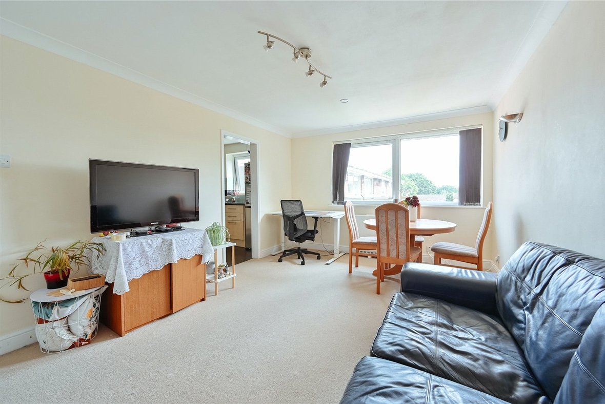 2 Bedroom Apartment Let AgreedApartment Let Agreed in Cedar Court, St. Albans, Hertfordshire - View 9 - Collinson Hall