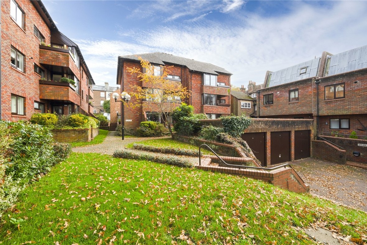 2 Bedroom Apartment To LetApartment To Let in Tankerfield Place, Romeland Hill, St. Albans - View 9 - Collinson Hall