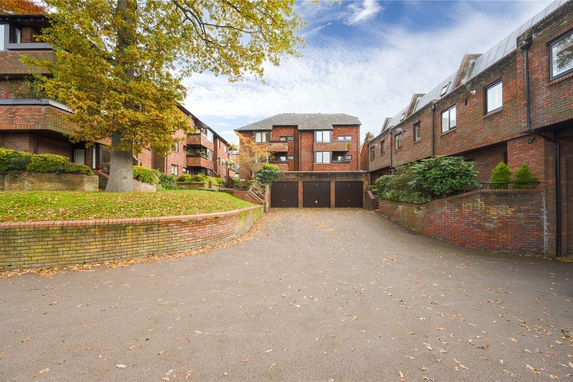 2 Bedroom Apartment To LetApartment To Let in Tankerfield Place, Romeland Hill, St. Albans - View 1 - Collinson Hall