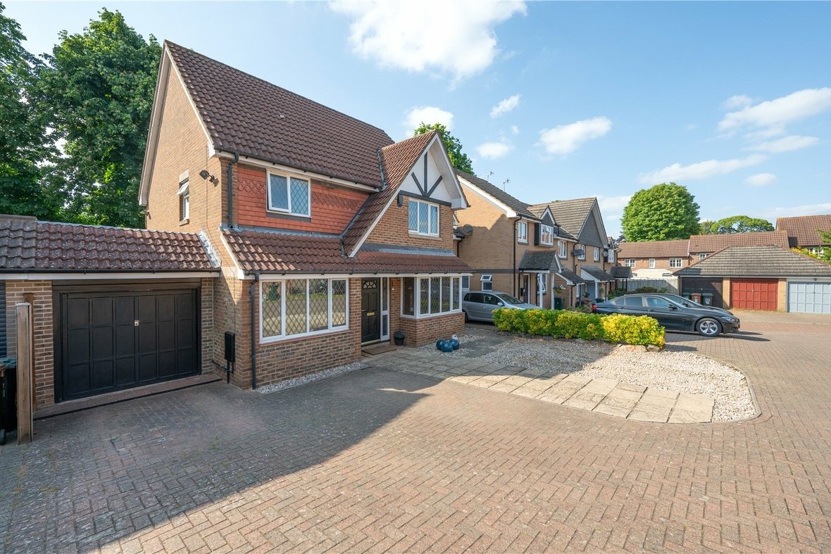 4 Bedroom House For SaleHouse For Sale in Oriole Close, Abbots Langley, Hertfordshire - View 14 - Collinson Hall