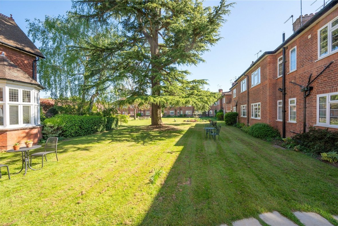 2 Bedroom Maisonette LetMaisonette Let in Wickwood Court, Woodstock Road North, St. Albans - View 12 - Collinson Hall