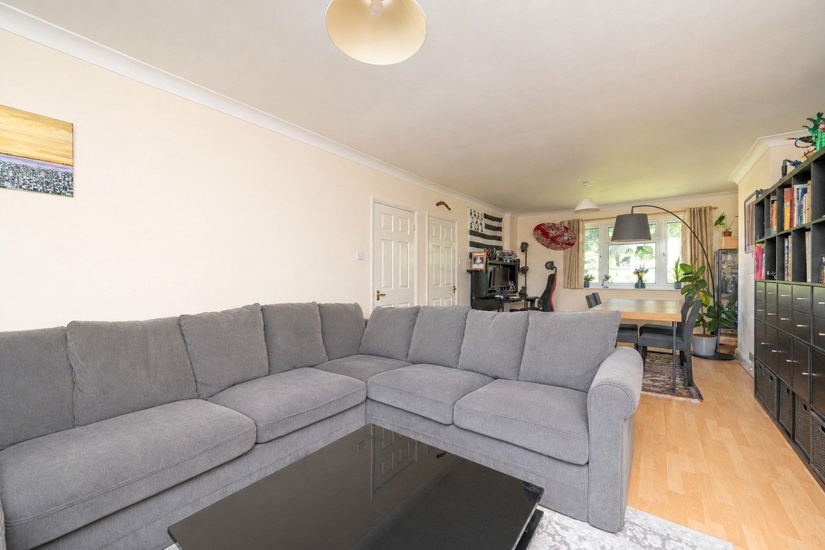 2 Bedroom Maisonette LetMaisonette Let in Wickwood Court, Woodstock Road North, St. Albans - View 3 - Collinson Hall