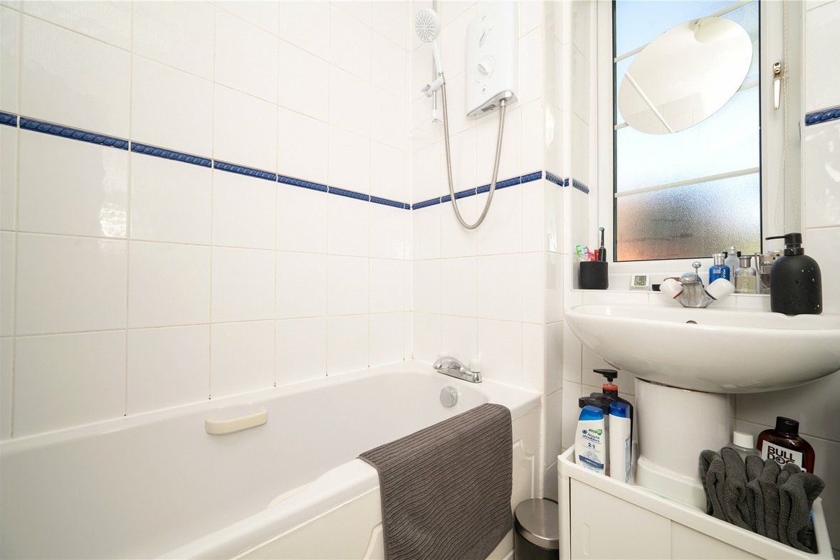 2 Bedroom Maisonette LetMaisonette Let in Wickwood Court, Woodstock Road North, St. Albans - View 7 - Collinson Hall