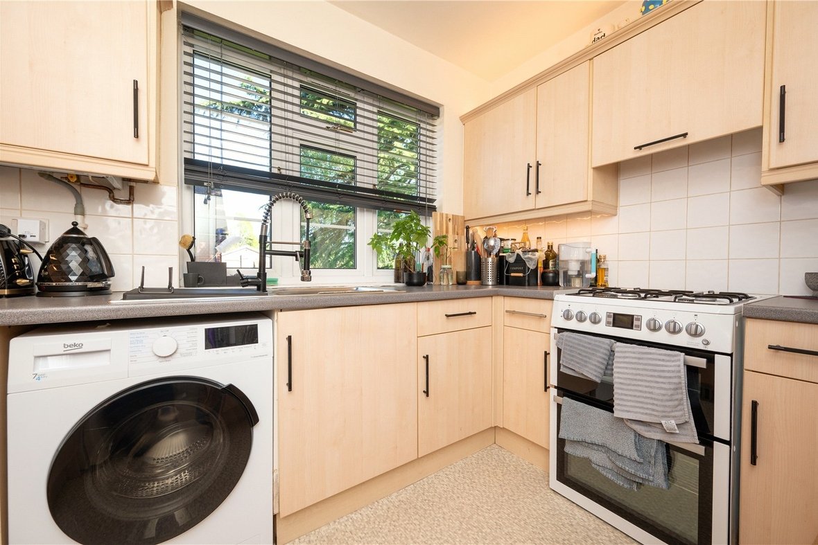 2 Bedroom Maisonette LetMaisonette Let in Wickwood Court, Woodstock Road North, St. Albans - View 5 - Collinson Hall