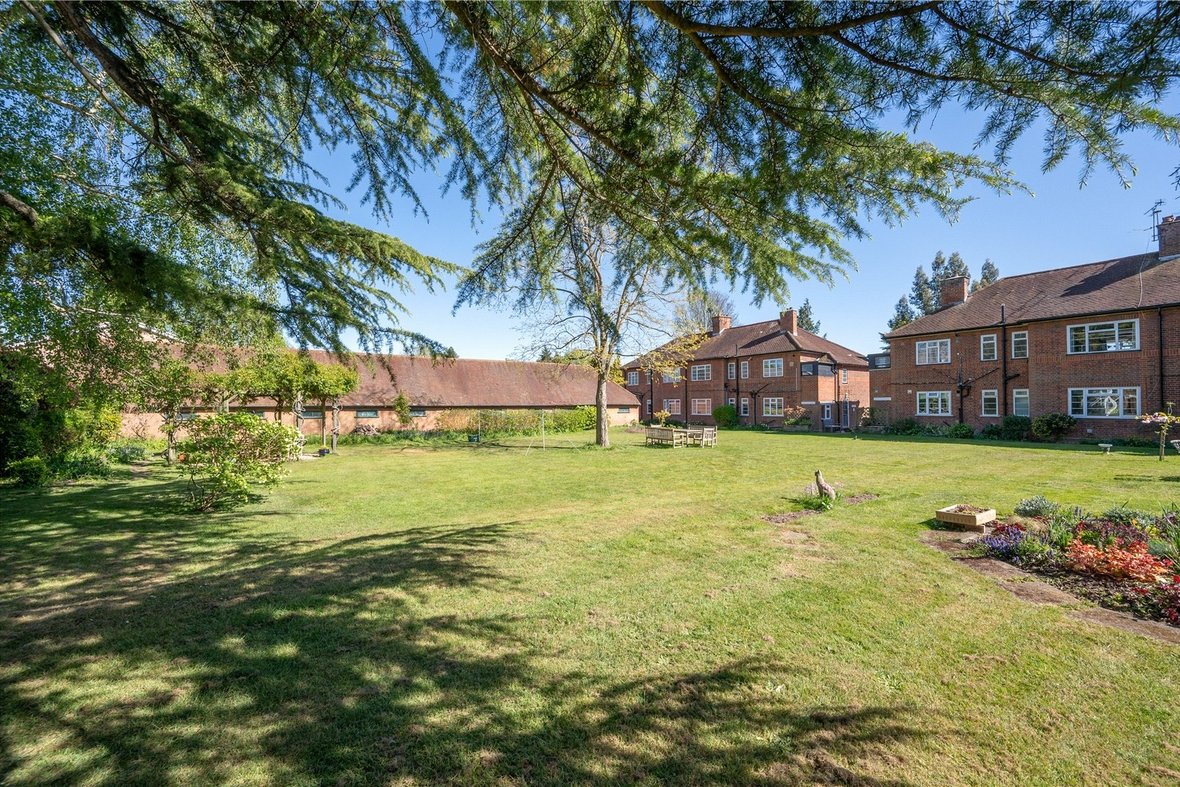 2 Bedroom Maisonette LetMaisonette Let in Wickwood Court, Woodstock Road North, St. Albans - View 11 - Collinson Hall