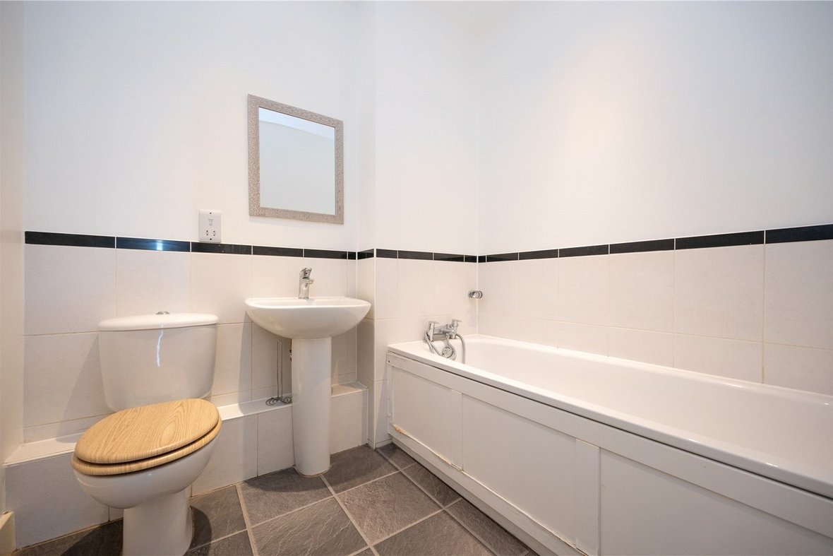 2 Bedroom  Let Let in Camp Road, St. Albans, Hertfordshire - View 8 - Collinson Hall