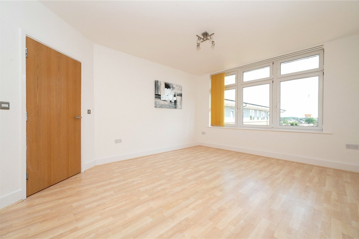 2 Bedroom  Let Let in Camp Road, St. Albans, Hertfordshire - View 3 - Collinson Hall