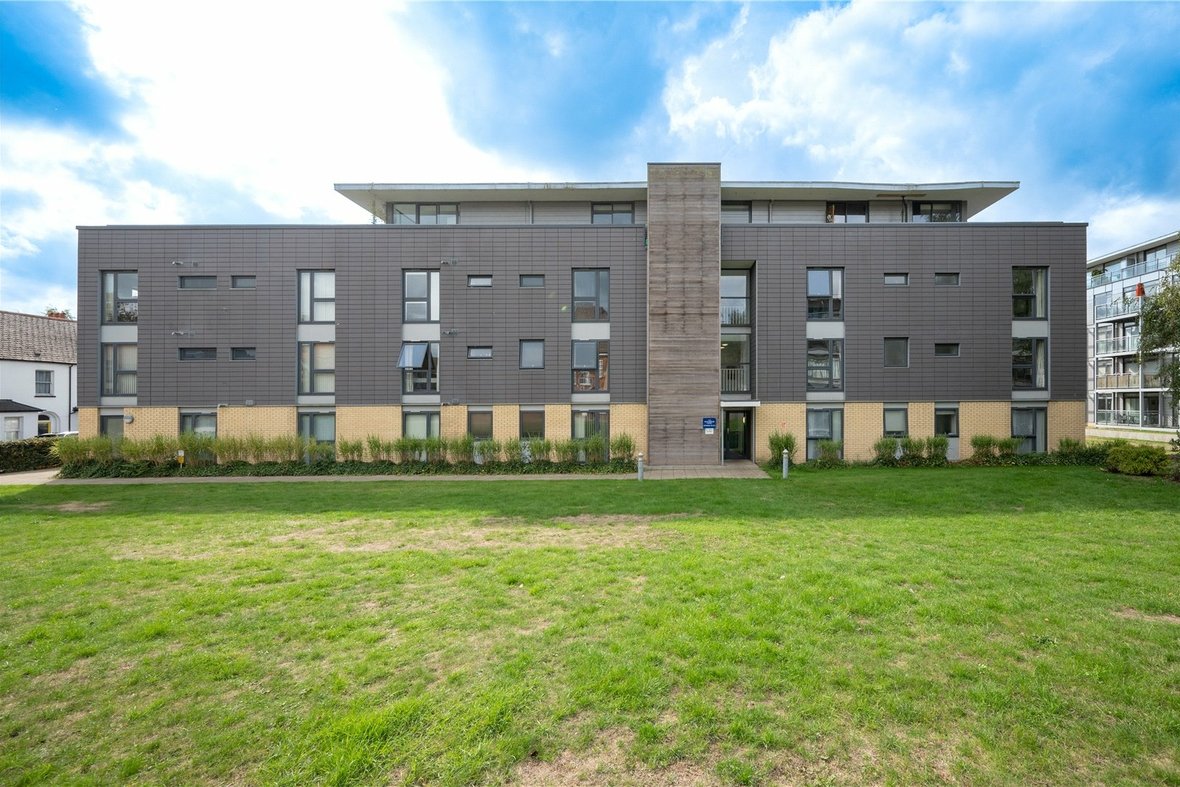 2 Bedroom Apartment LetApartment Let in Newsom Place, Lemsford Road, St. Albans - View 7 - Collinson Hall