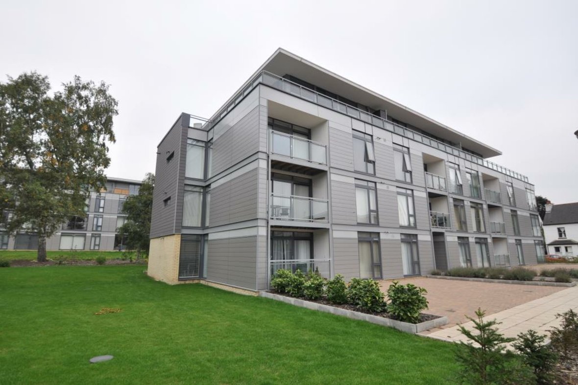 2 Bedroom Apartment Let Agreed in Newsom Place, Lemsford Road, St. Albans - View 10 - Collinson Hall