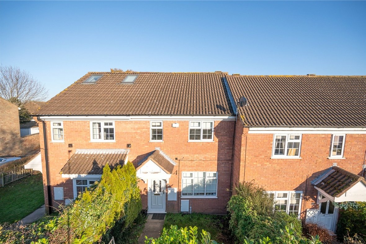 3 Bedroom House Sold Subject to ContractHouse Sold Subject to Contract in Watling View, St. Albans, Hertfordshire - View 8 - Collinson Hall