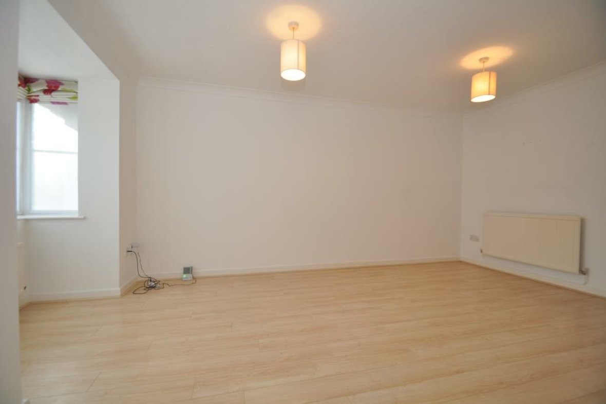 2 Bedroom House Let AgreedHouse Let Agreed in De Tany Court, St. Albans, Hertfordshire - View 3 - Collinson Hall