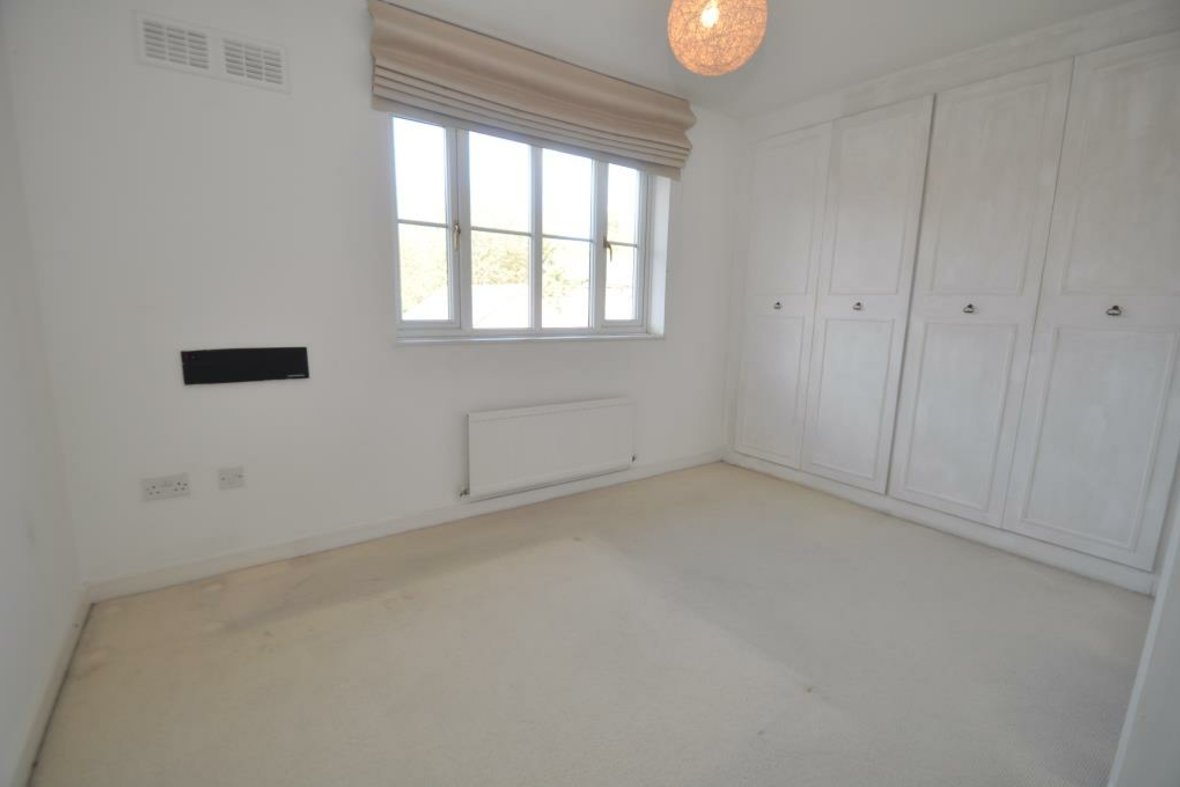 2 Bedroom House Let AgreedHouse Let Agreed in De Tany Court, St. Albans, Hertfordshire - View 9 - Collinson Hall