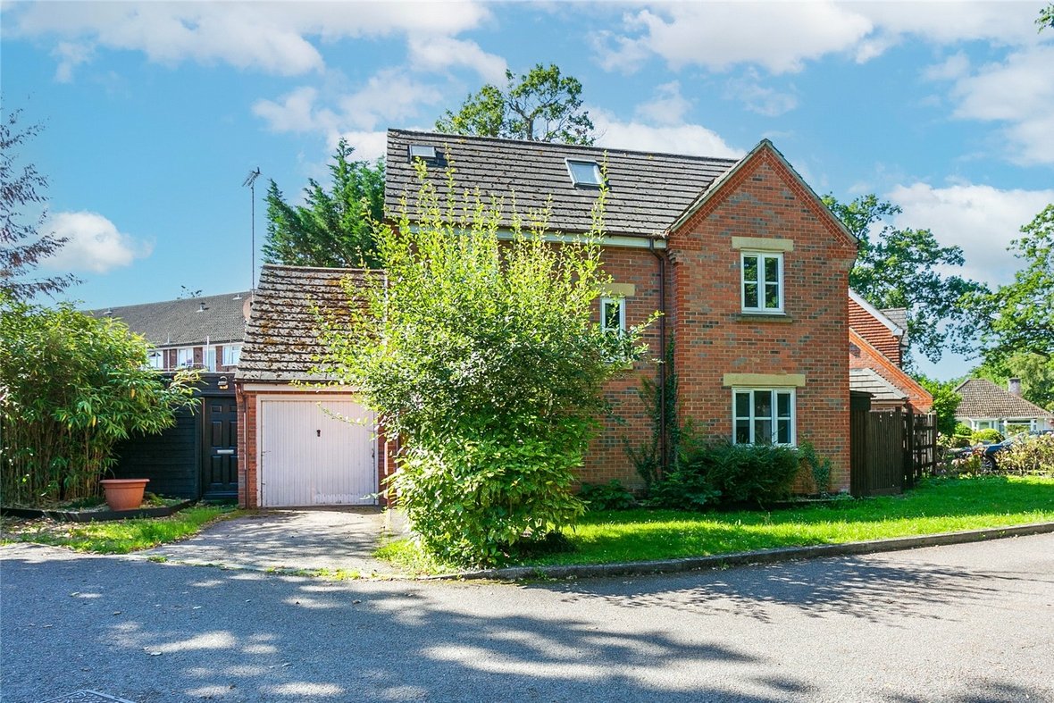 3 Bedroom House For SaleHouse For Sale in Hamlet Close, Bricket Wood, St. Albans - View 1 - Collinson Hall