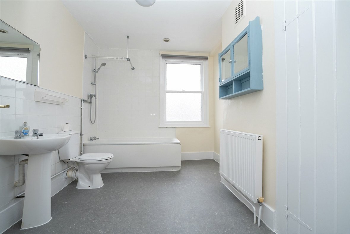 3 Bedroom House Let AgreedHouse Let Agreed in Catherine Street, St. Albans, Hertfordshire - View 5 - Collinson Hall