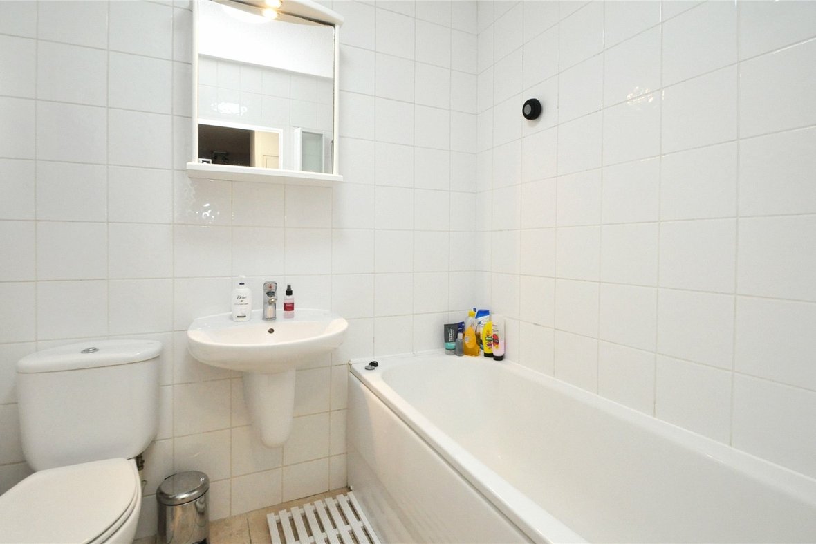 1 Bedroom Apartment LetApartment Let in Canterbury Court, Battlefield Road, St. Albans - View 9 - Collinson Hall