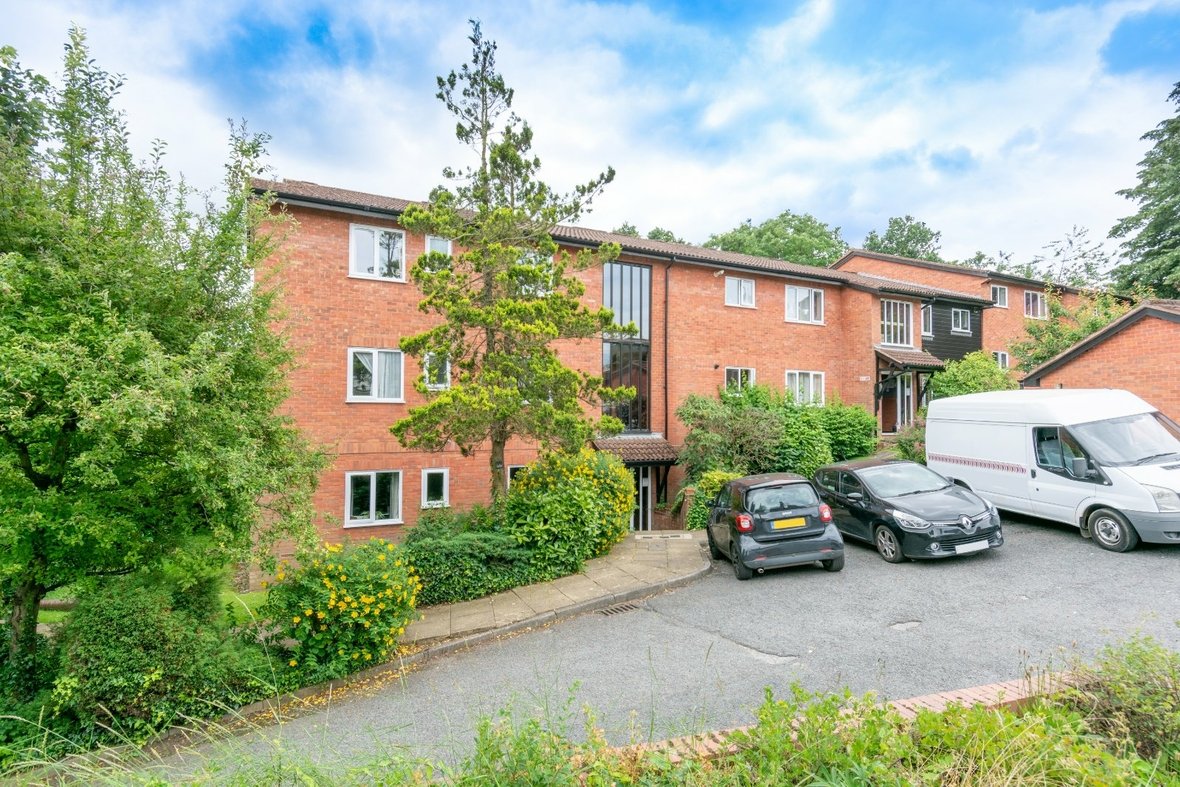 1 Bedroom Apartment LetApartment Let in Canterbury Court, Battlefield Road, St. Albans - View 1 - Collinson Hall