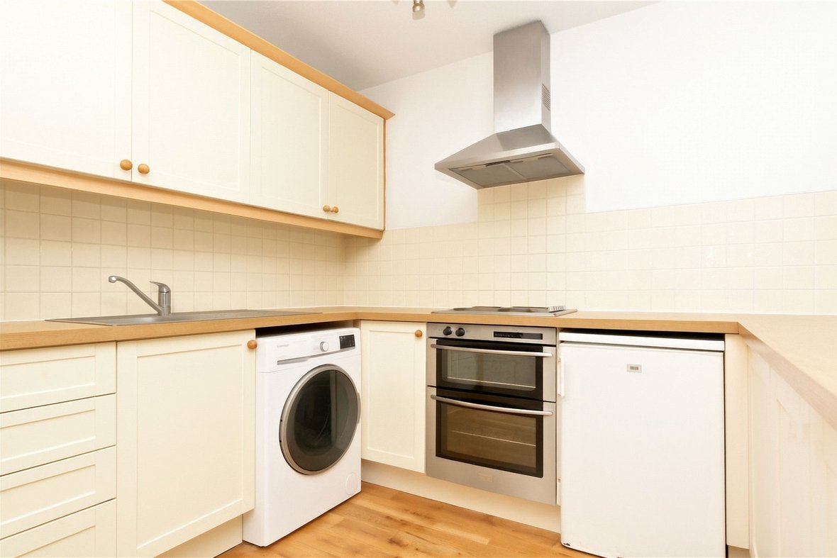 1 Bedroom Apartment To LetApartment To Let in Canterbury Court, Battlefield Road, St. Albans - View 3 - Collinson Hall