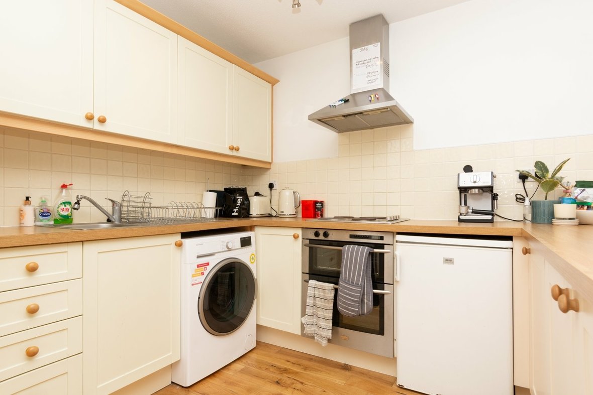1 Bedroom Apartment LetApartment Let in Canterbury Court, Battlefield Road, St. Albans - View 8 - Collinson Hall