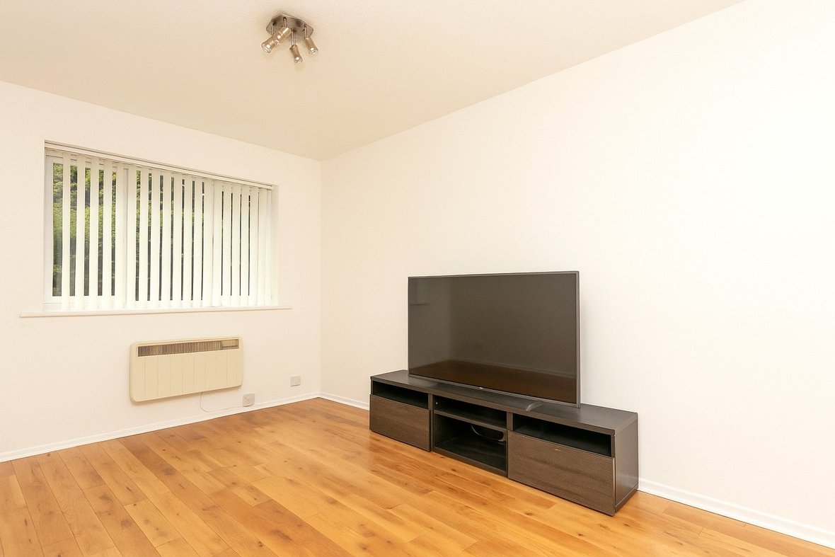 1 Bedroom Apartment To LetApartment To Let in Canterbury Court, Battlefield Road, St. Albans - View 2 - Collinson Hall