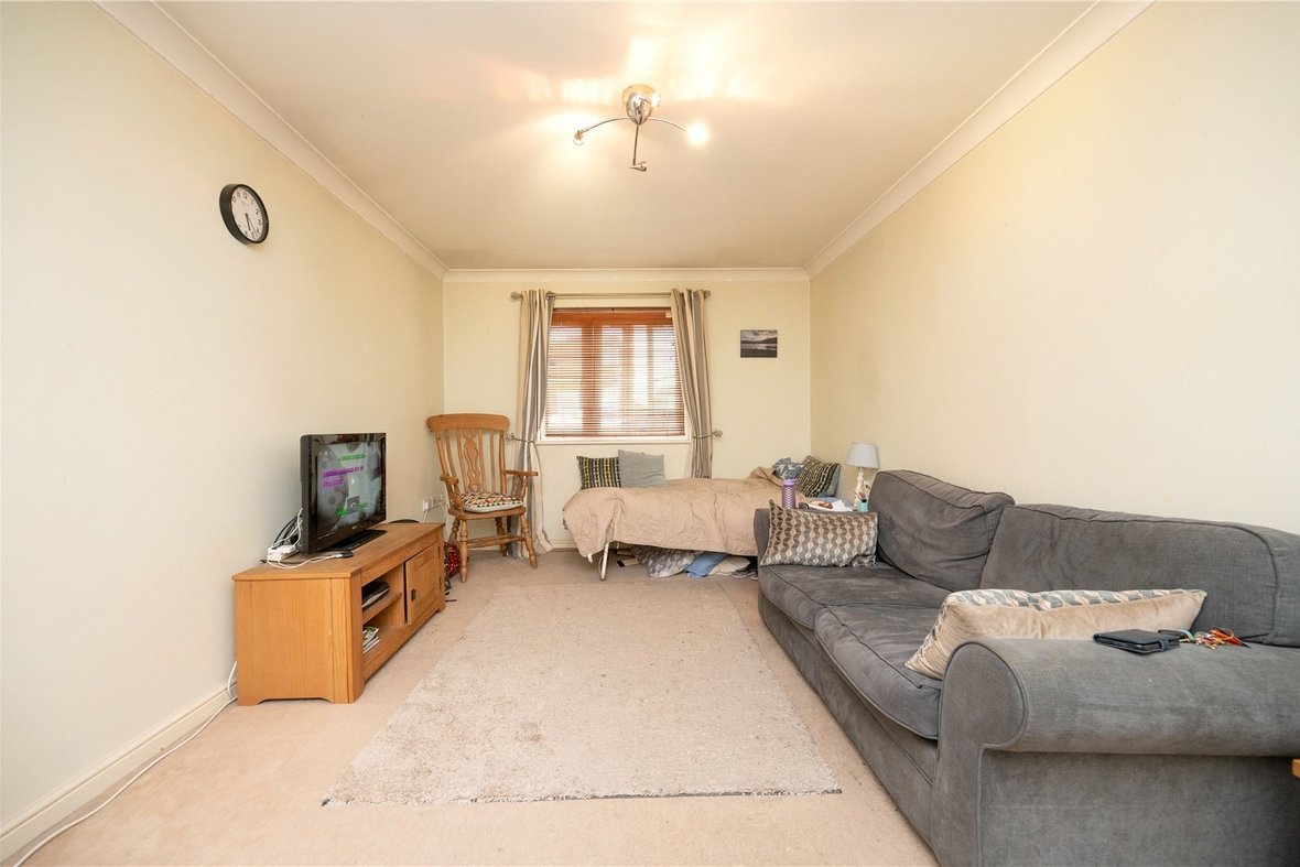 2 Bedroom Apartment Let AgreedApartment Let Agreed in Chester Gibbons Green, London Colney, St. Albans - View 4 - Collinson Hall