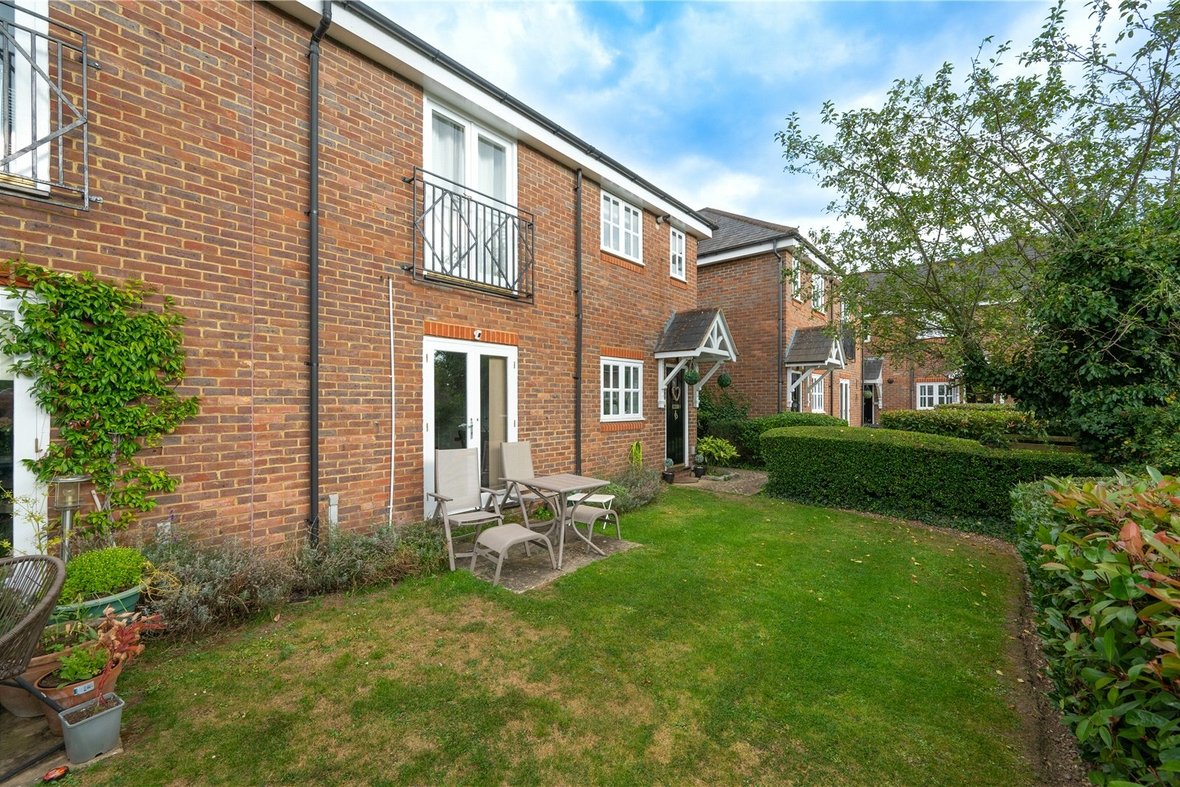 2 Bedroom Apartment Sold Subject to ContractApartment Sold Subject to Contract in Minister Court, Frogmore, St. Albans - View 9 - Collinson Hall