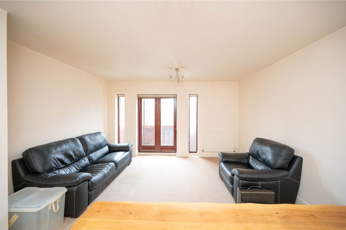 2 Bedroom Apartment LetApartment Let in Ashtree Court, St. Albans, Hertfordshire - View 8 - Collinson Hall