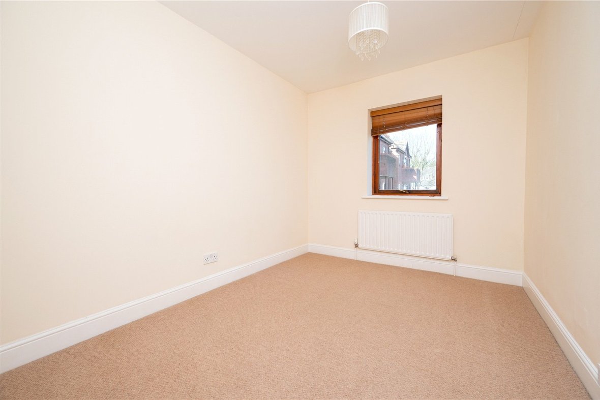 2 Bedroom Apartment To LetApartment To Let in Ashtree Court, St. Albans, Hertfordshire - View 8 - Collinson Hall