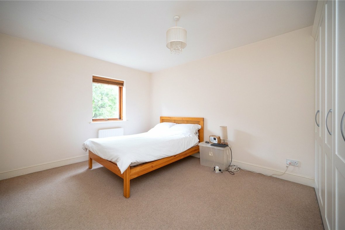 2 Bedroom Apartment LetApartment Let in Ashtree Court, St. Albans, Hertfordshire - View 4 - Collinson Hall