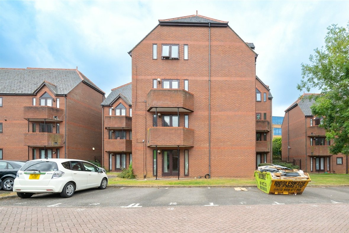 2 Bedroom Apartment LetApartment Let in Ashtree Court, St. Albans, Hertfordshire - View 11 - Collinson Hall
