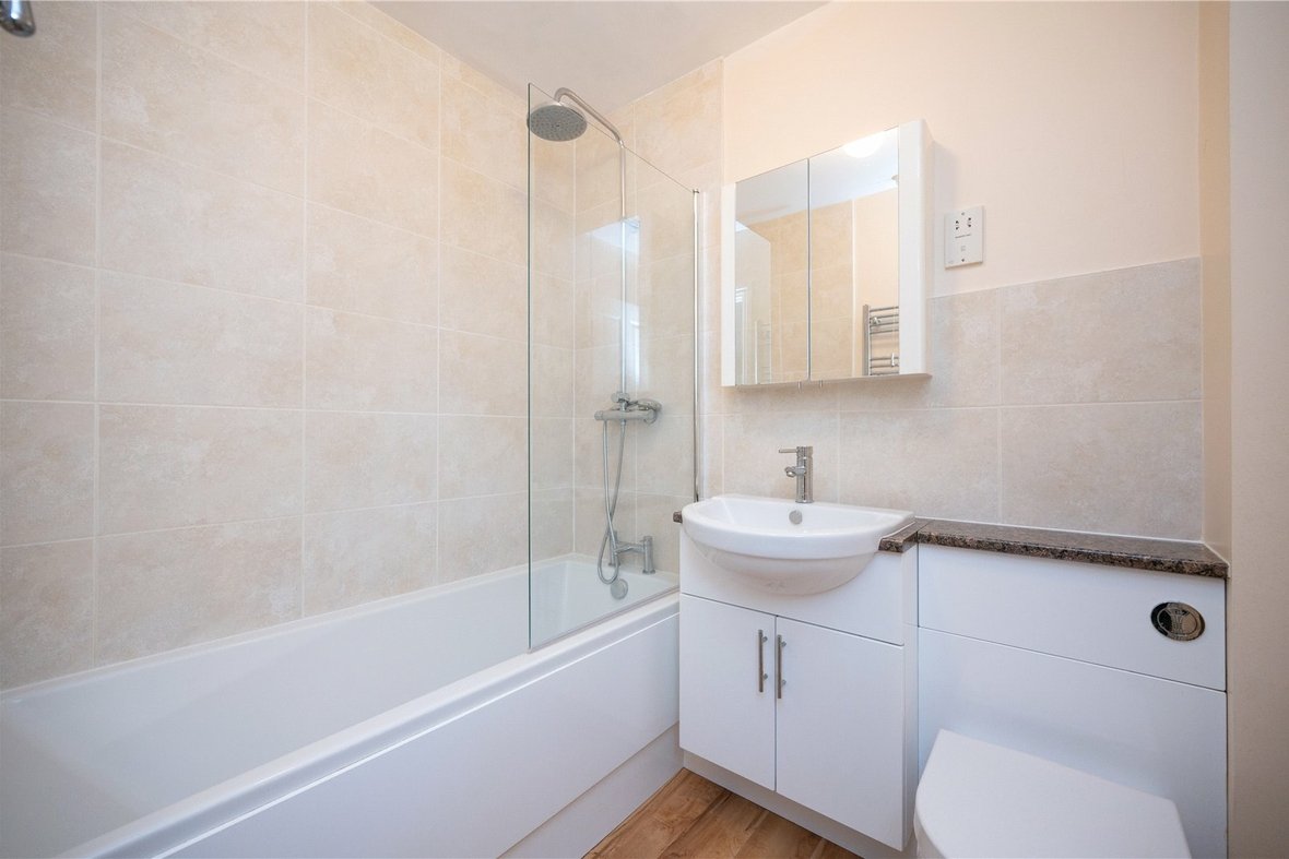 2 Bedroom Apartment LetApartment Let in Ashtree Court, St. Albans, Hertfordshire - View 5 - Collinson Hall